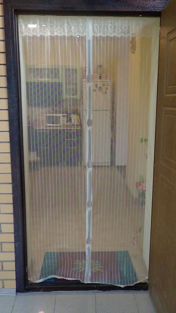 Использование москитной сетки на двери на магнитах